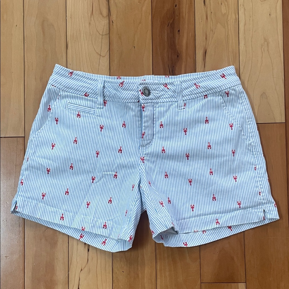 Market & Spruce Light Blue and White Striped Shorts with Red Lobster print